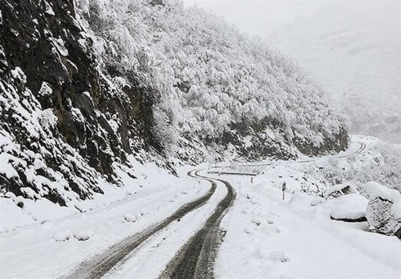 برف و باران جاده‌های مازندران را دربر گرفت
