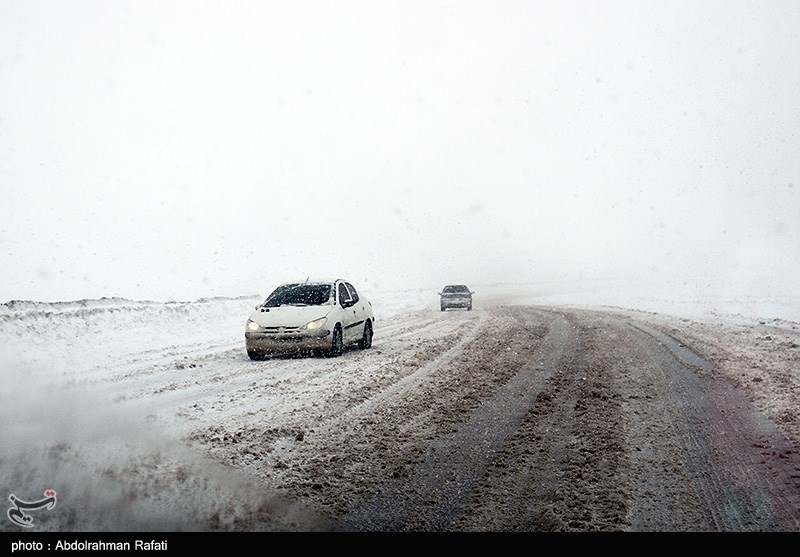 اعلام وضعیت &quot;اضطراری&quot; در کوهرنگ/ بارش برف و ریزش بهمن تمام راه‌های دسترسی را مسدود کرد + فیلم