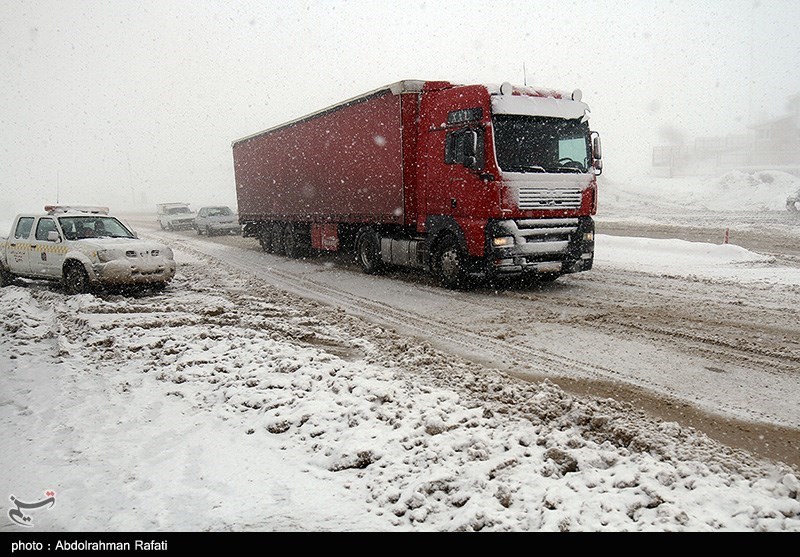 وضعیت راه‌های کشور؛ کولاک برف در جاده‌های 3 استان / بارش برف و باران در محورهای 15 استان