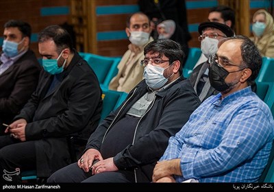 یاشار نادری مدیرعامل بنیاد روایت فتح در اختتامیه ششمین جشنواره هنر مقاومت