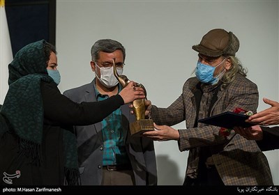 تقدیر از برگزیدگان در اختتامیه ششمین جشنواره هنر مقاومت