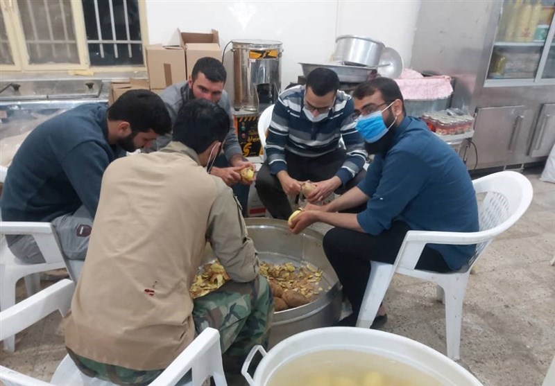 جهاد ادامه‌دار گروه‌های جهادی شیراز در «سی‌سخت»؛ توزیع غذای گرم میان زلزله‌زدگان