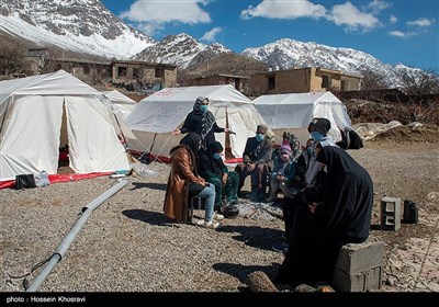 امداد رسانی به زلزله زدگان شهر سی سخت