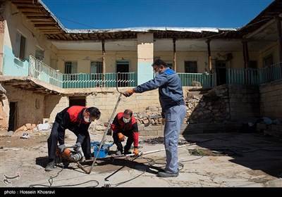 امداد رسانی به زلزله زدگان شهر سی سخت