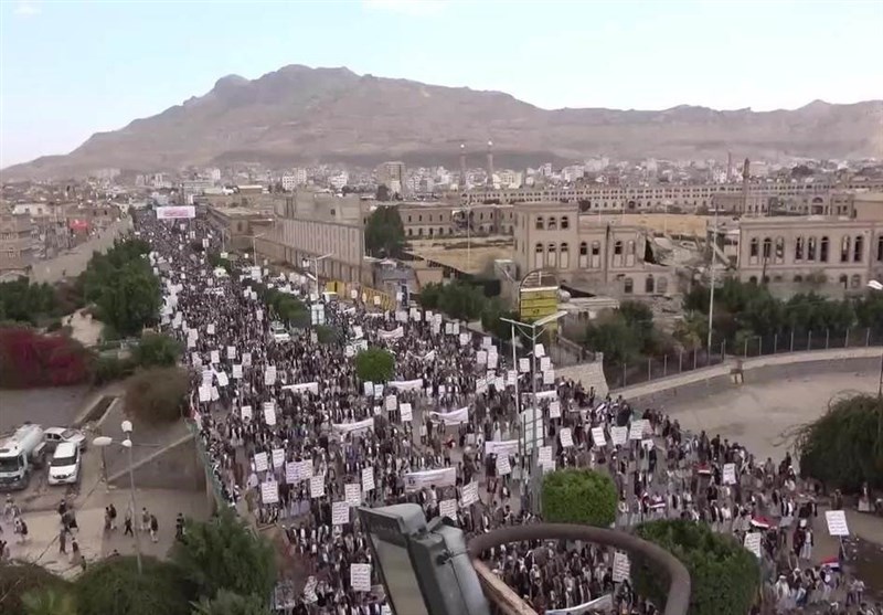 Thousands of Yemenis Protest Saudi Blockade (+Video)