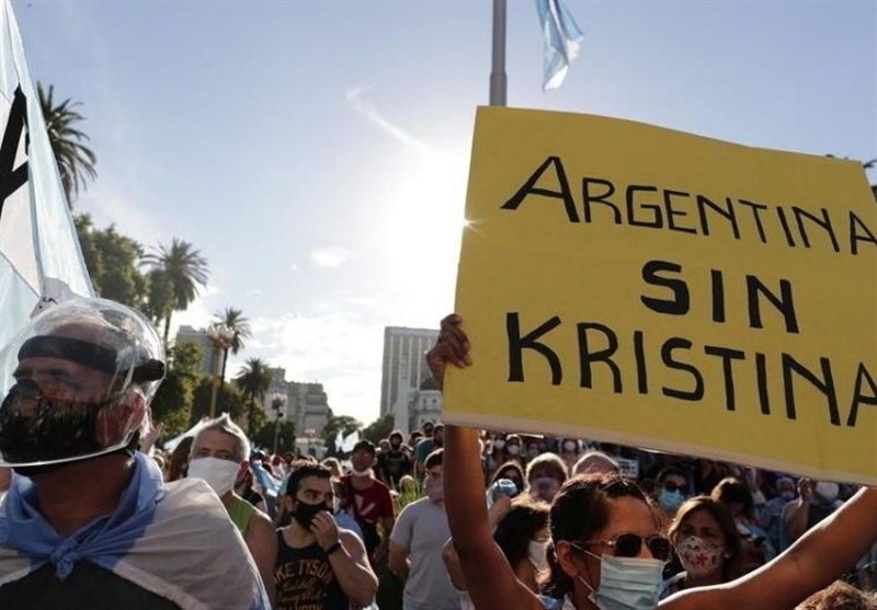 Thousands of Argentinians Take to Streets to Protest ‘VIP Vaccinations’ Scandal