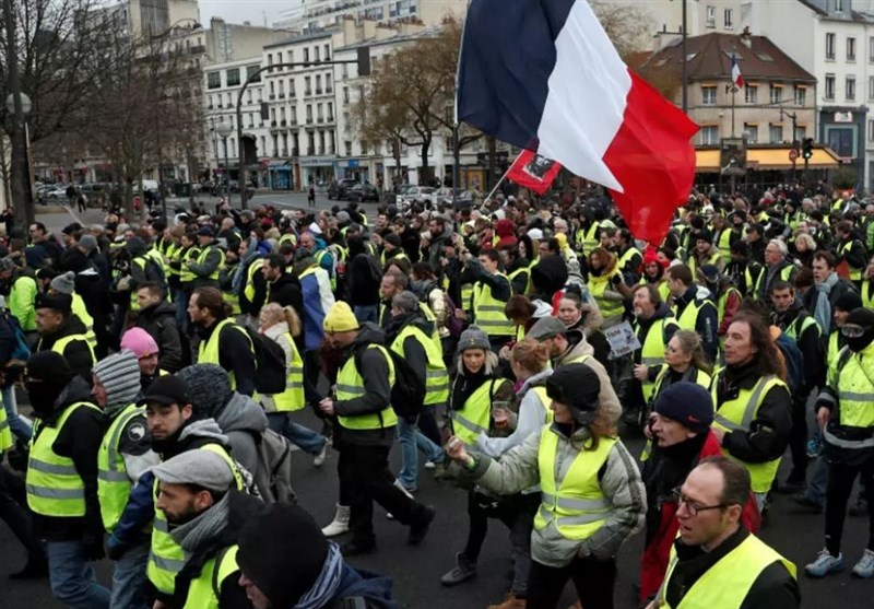 Yellow Vest Protesters March in Paris against Macron Policies (+Video)