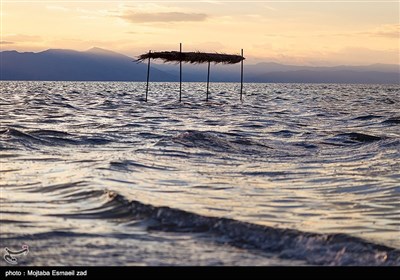 14 رودخانه دائمی ، 7 رودخانه فصلی و 39 مسیل در سال های گذشته، روانه دریاچه ارومیه می شدند . 