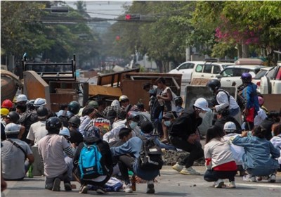 ارتش میانمار معترضان را با خودرو زیر گرفت 