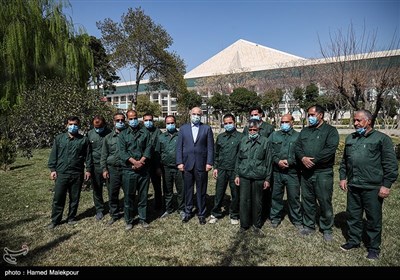 محمدباقر قالیباف رئیس مجلس شورای اسلامی در جمع کارگران فضای سبز مجلس