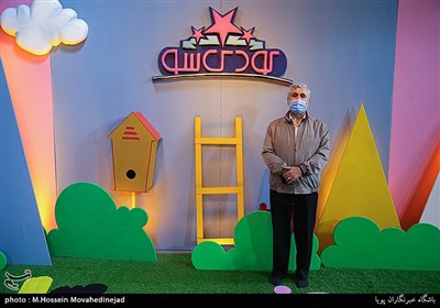 محمد احسانی مدیر شبکه نسیم در پشت صحنه برنامه کودک شو