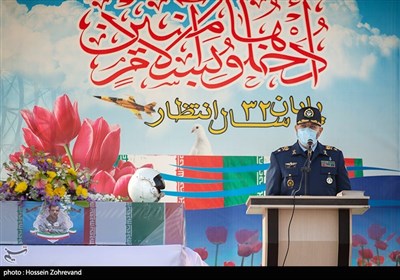 سخنرانی امیر سرتیپ خلبان عزیز نصیرزاده فرمانده نیروی هوایی ارتش در مراسم تشییع پیکر خلبان شهید بیک‌ محمدی 