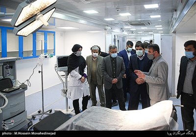 دکتر مخبر رئیس ستاد اجرای فرمان امام (ره) در حاشیه افتتاح بزرگترین بیمارستان سیار کشور