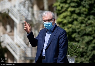  وزیر بهداشت در کرمانشاه: واکسن داخلی در درخشان‌ترین شرایط قرار دارد/ چراغ خاموش حرکت می‌کنیم تا آمریکا کارشکنی نکند/ به دلال‌ها میدان نمی‌دهم 