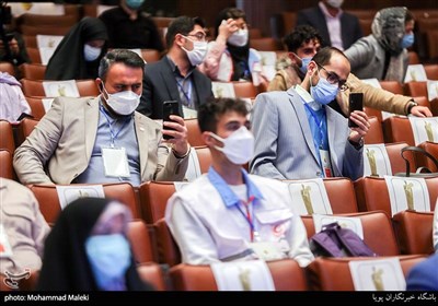 آیین اعطای تندیس ملی فداکاری به دانشجویان ایرانی
