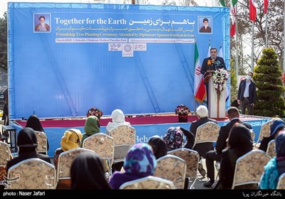 سخنرانی پیروز حناچی شهردار تهران در کاشت نهال دوستی باهم برای زمین