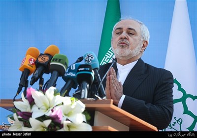 سخنرانی محمدجواد ظریف وزیر امورخارجه در کاشت نهال دوستی باهم برای زمین