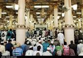 زائران و نمازگزاران مسجد النبی در مدینه منوره 