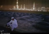 نمایی از مسجد النبی و قبرستان بقیع در مدینه منوره