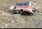 سرعت غیرمجاز راننده مینی‌بوس در کرمانشاه 11 نفر را راهی بیمارستان کرد