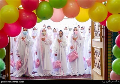 مراسم جشن تکلیف دختران در امامزاده پنج تن لویزان
