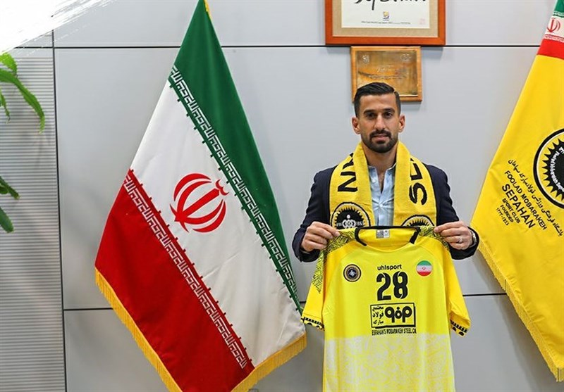 Ehsan Hajsafi Signs for Sepahan
