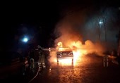 آتش گرفتن خودرو پرشیا حین حرکت در خیابان شریعتی + تصاویر