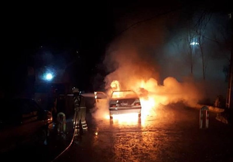 آتش گرفتن خودرو پرشیا حین حرکت در خیابان شریعتی + تصاویر