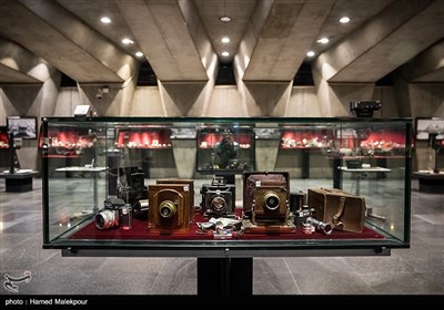 افتتاح موزه دوربین‌های کلکسیونی محمدعلی جدیدالاسلام بزرگترین موزه عکاسی ایران در برج آزادی