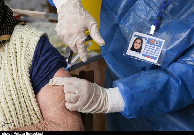 پاکبانان و رانندگان تاکسی بوشهر علیه کرونا واکسینه می‌شوند