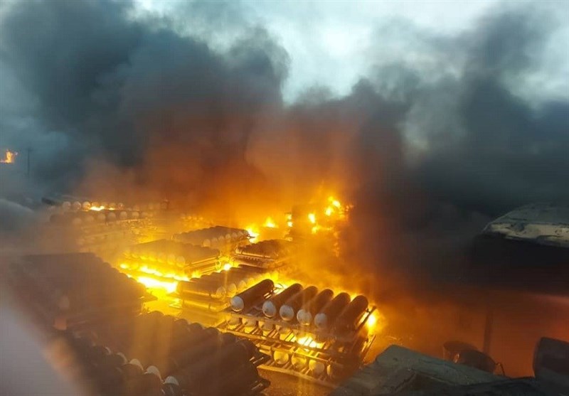 آتش‌سوزی گسترده در یک گاراژ بزرگ/ رؤیت شعله‌‌های سرکش آتش از فواصل دور + فیلم و تصاویر