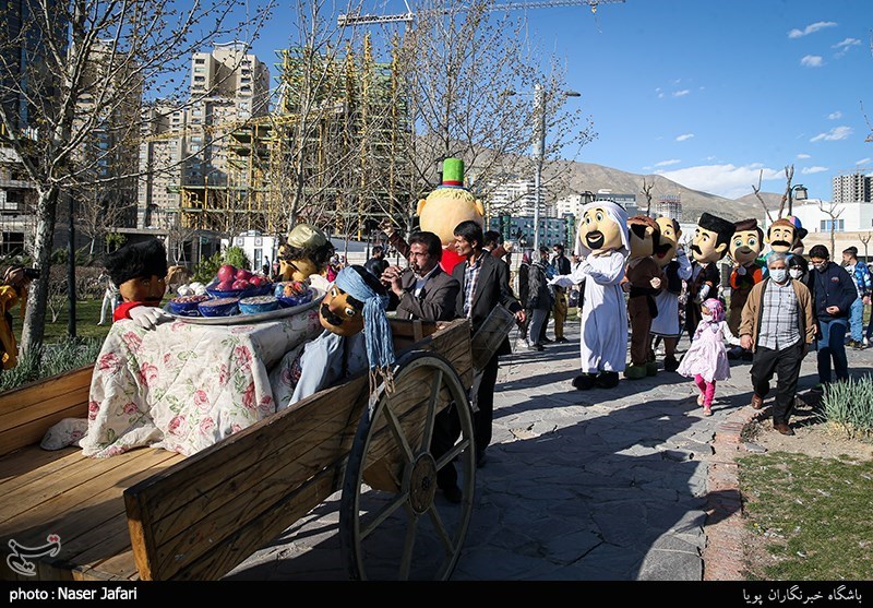 گردهمایی بزرگ عروسک های نوروزی در دریاچه چیتگر