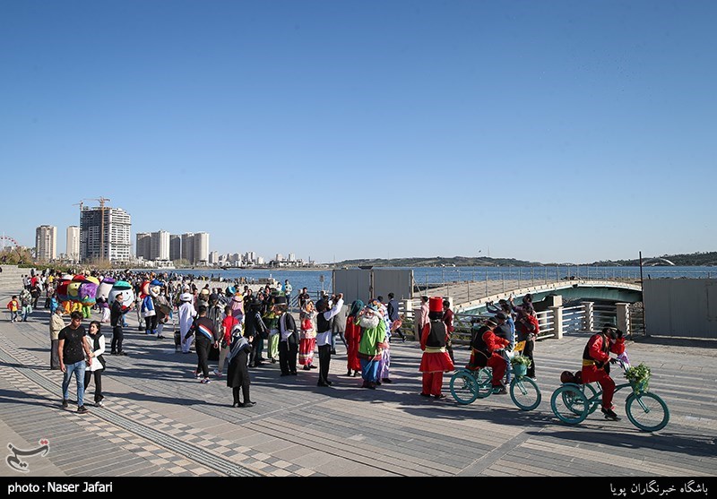 شهروندان باید دریاچه شهدای خلیج فارس را به عنوان یک قطب گردشگری بشناسند