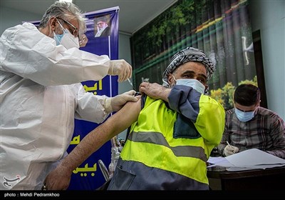 تزریق واکسن کرونا به پاکبانان شهرداری غرب اهواز