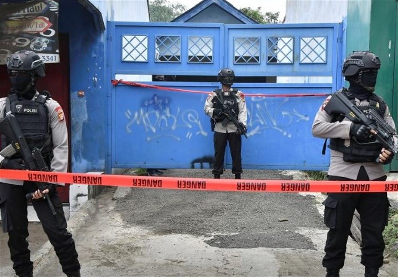 Indonesia Police Find Explosives, Militant Suspects after Church Attack