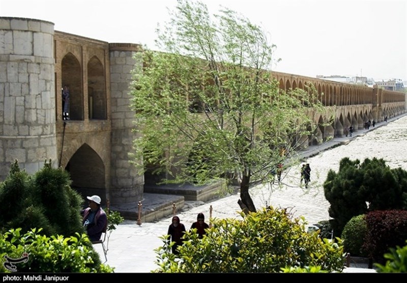 آب در زاینده‌رود جاری می‌شود/ رهاسازی آب از سد نکوآباد به سمت شرق اصفهان
