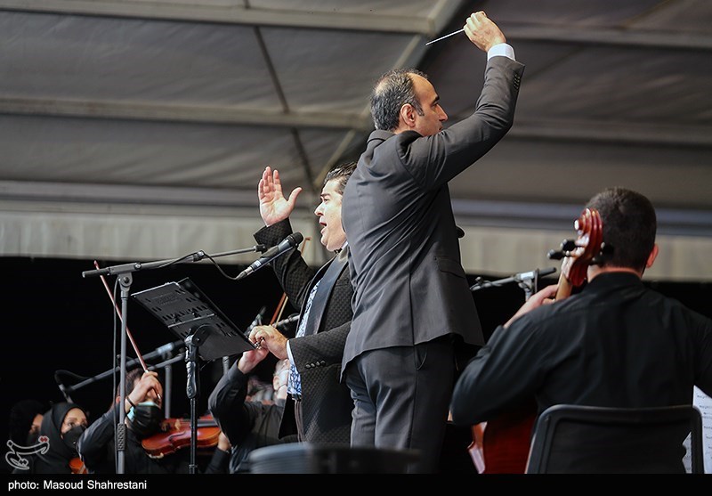 اجرای ارکستر ملی به خوانندگی سالار عقیلی در جشن ملی پرچم