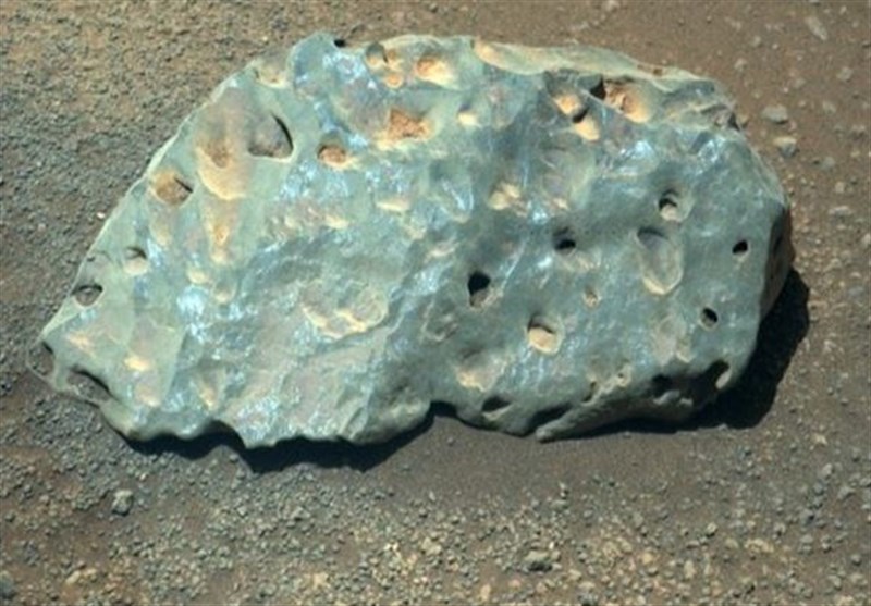 کشف یک سنگ عجیب در سطح مریخ توسط بالگرد ناسا + تصاویر