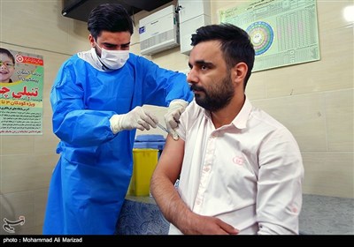 تزریق واکسن کرونا به عوامل اورژانس استان قم