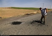 وضعیت نامطلوب جاده‌ و محورهای مواصلاتی شرق کردستان؛ آسفالت‌ بدون زیرسازی برای پُر کردن چاله ‌های &quot;مالوجه&quot;+ تصاویر