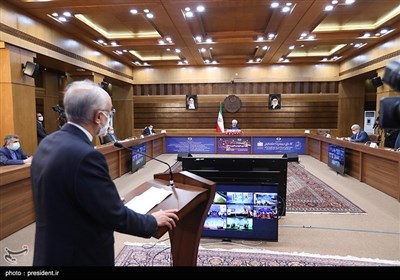 علی‌اکبر صالحی رئیس سازمان انرژی اتمی در مراسم رونمایی از ۱۳۳ دستاورد هسته‌ای با دستور رئیس جمهور