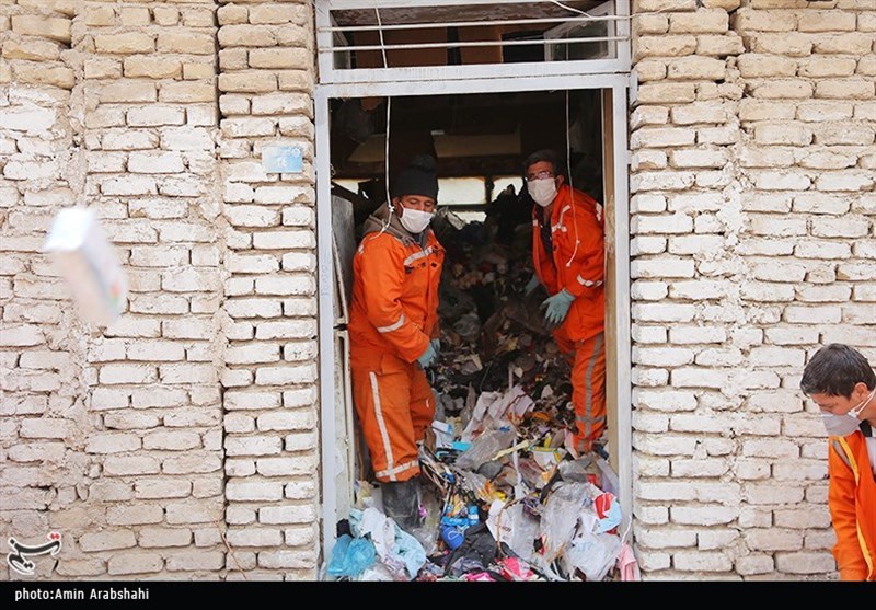 خانه‌ایی مملو از زباله در قلب شهر بجنورد + تصاویر