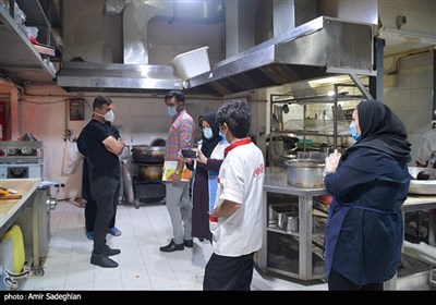 فعالیت اکیپ های گشت و نظارت بر اماکن عمومی به علت شیوع موج چهارم بیماری کرونا -شیراز
