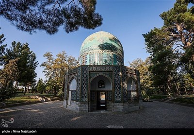 آرامگاه عطار نیشابوری از عارفان، صوفیان و شاعران ایرانی در سده ششم