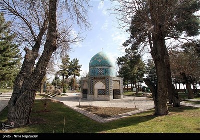 آرامگاه عطار نیشابوری از عارفان، صوفیان و شاعران ایرانی در سده ششم