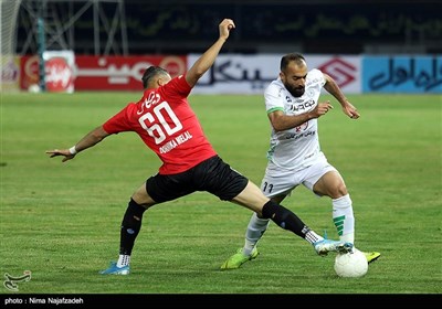 دیدار تیم های فوتبال پدیده مشهد و ذوب آهن اصفهان