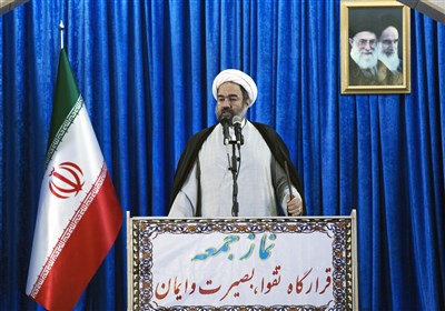 امام جمعه زاهدان: مسئولان شیفته خدمت باشند نه تشنه قدرت/ نیازمند مدیران قوی هستیم