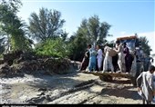 سقوط 100 تیربرق در دلگان/ برق تعدادی زیادی از روستاها و مرکز شهرستان قطع شد