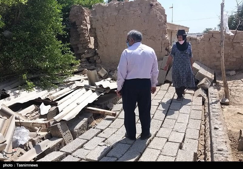 کاروان کمک‌رسانی ستاد اجرایی فرمان امام(ره) به روستاهای زلزله‌زده گناوه اعزام شد