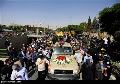 این مراسم با حضور جمعی از فرماندهان عالی رتبه نیروهای مسلح ، مسئولان استانی و مردم شهید پرور و قدرشناس اصفهان برگزار شد